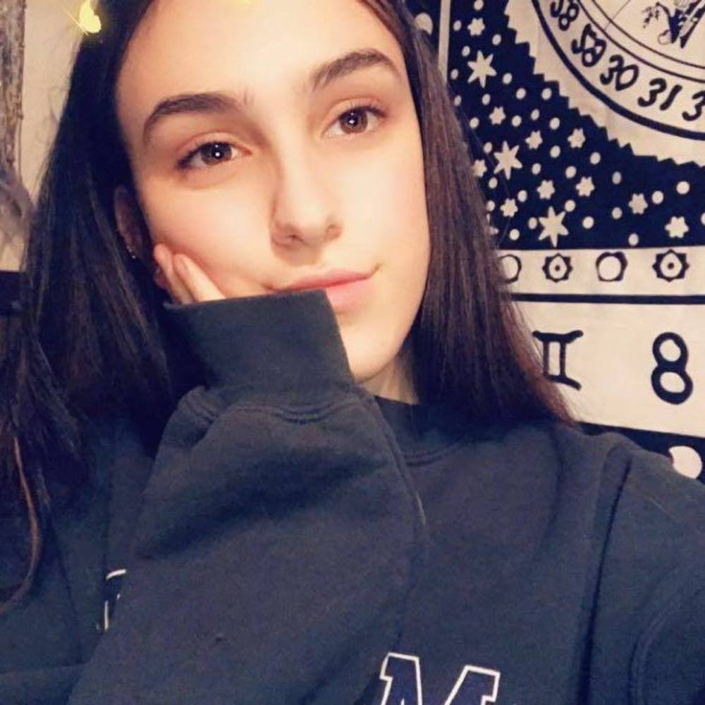 Meet your Posher, Cassandra